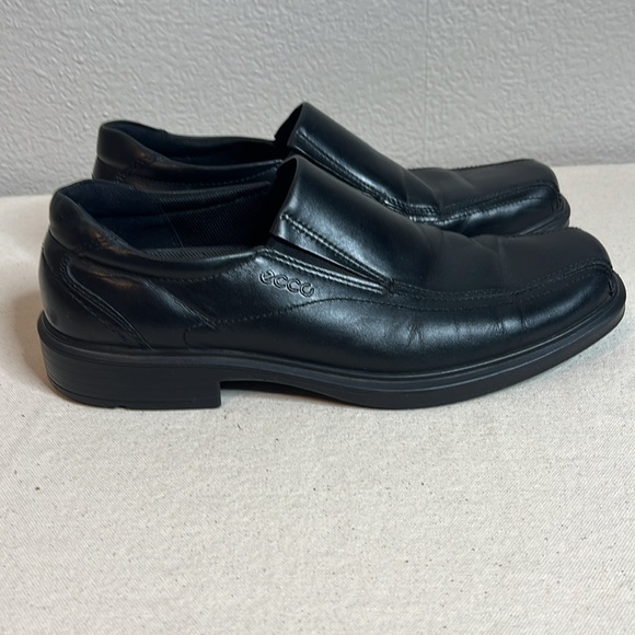 ECCO Men’s Black Leather Slip-On Loafers | Comfort Dress Shoes - Picture 2 of 6